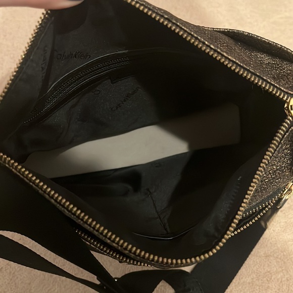 Very useful and lightweight Calvin Klein bag. - Picture 4 of 5